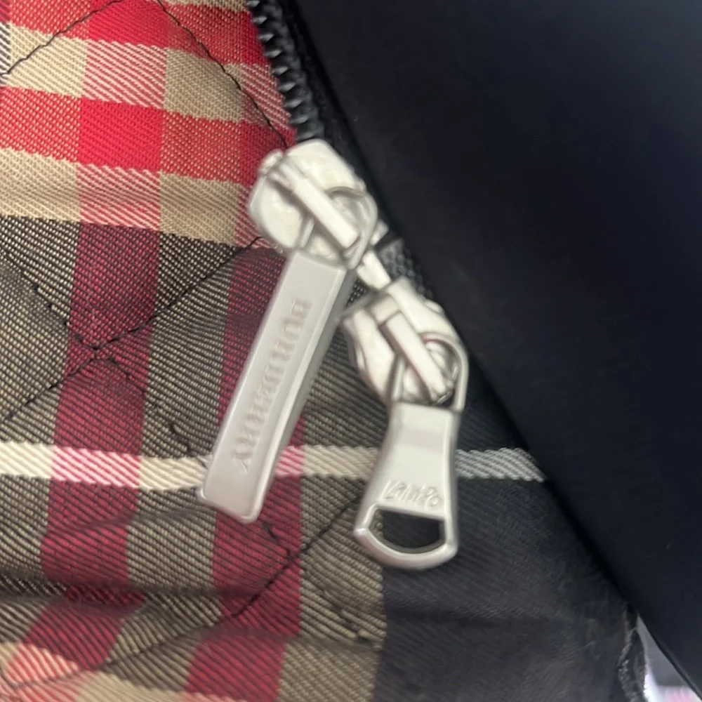 🔹 Burberry Hooded Coat